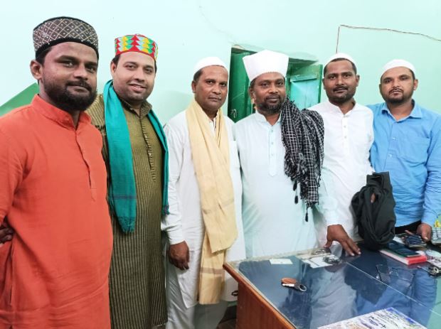 You are currently viewing Chhattisgarh मुस्लिम संगठन के प्रदेश महामंत्री ने नवनियुक्त मुतवल्ली जामा मस्जिद बालोद को शाल पहनाकर किया इस्तकबाल