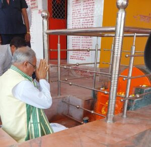 RAIPUR :  CM BAGHEL ने कुनकुरी हनुमान टेकरी स्थित भगवान HANUMAN मंदिर में पूजा-अर्चना कर प्रदेशवासियों की खुशहाली की प्रार्थना की…