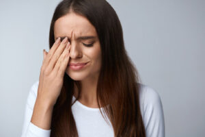 Eye Migraine- क्या आपके शरीर में दिख रहा है ये लक्षण तो सिर ही नहीं Eye Migraine भी हो सकता है खतरनाक