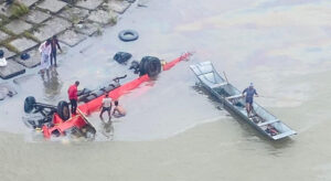 Painful Accident नर्मदा नदी में समा गई यात्रियों से भरी बस