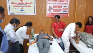 Read more about the article Blood donation : स्वैच्छिक रक्तदान शिविर का आयोजन, कलेक्टर और महापौर ने किया रक्तदान
