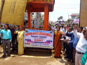 Bhanupratappur News : नाराज कर्मचारियों ने बरसते पानी मे रैली निकालकर ज्ञापन सौपा
