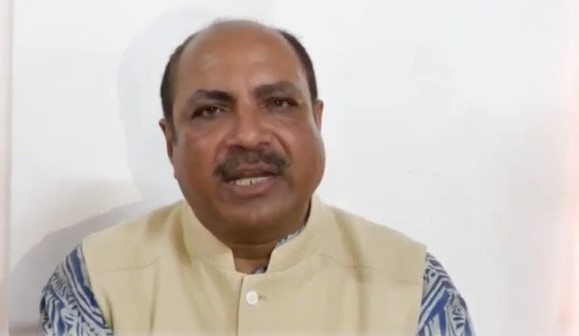 Ambikapur News : पार्षद आलोक दुबे ने प्रदेश के स्वास्थ्य मंत्री टी एस सिंह देव पर लगाया आरोप...वीडियो वायरल