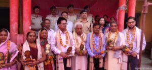 Read more about the article Bhatapara Station भाटापारा स्टेशन पर किया स्वंत्रता सेनानियों के परिवार वालों का सम्मान