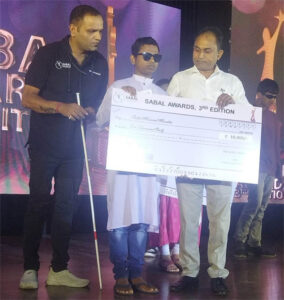 Read more about the article Talent : झारखण्ड में आयोजित 17 राज्यों के दिव्यांग होनहारों के मध्य छत्तीसगढ़ के दृष्टिबाधित छात्र रघुनाथ ने दिखाई अपनी प्रतिभा, सबल अवार्ड में जीता तीसरा पुरस्कार