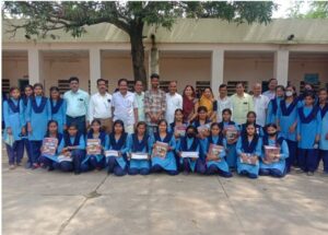 celebrated पं लक्ष्मी प्रसाद तिवारी शासकीय कन्या उच्चत्तर माध्यमिक विद्यालय में मनाया गया शाला प्रवेशोत्सव