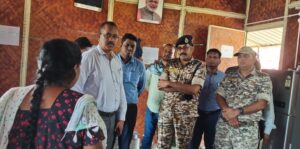 bastar news : कमिश्नर और आईजी ने किया कोंटा के बाढ़ प्रभावित इलाकों का दौरा