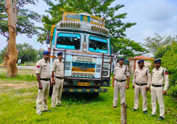 You are currently viewing Soorajpur latest Crime News: अवैध कोयला कारोबार का पर्दाफाश, 28 टन कोयला के साथ ट्रक जप्त