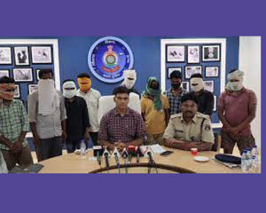 2 July, Jagdalpur News : बस्तर पुलिस को मिली बड़ी कामयाबी, विस्फोटक सामग्री पहुंचाने वाले 9 लोगों को किया गिरफ्तार