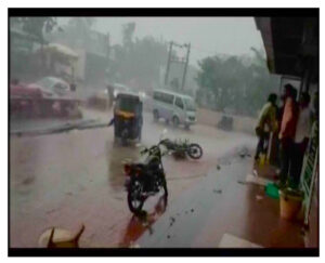 Heavy Rain : भारी बारिश से 6 लोगों की मौत, नदियों सी दिखने लगीं सड़कें