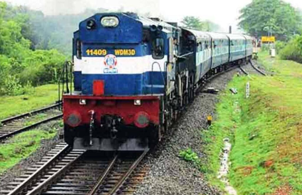 Chhattisgarh : रेल व्यवस्था फिर पटरी से उतरी, 12 ट्रेनें रद्द, देखें पूरी लिस्ट