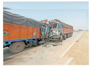 5 July, Truck Accident दो ट्रकों में भीषण भिड़ंत, तीन लोगों की मौत