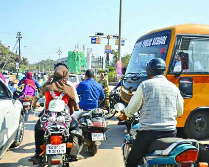 CG Raipur : त्योहारी सीजन के चलते रायपुर ट्रैफिक पुलिस ने तैयार किया प्लान...वालिंटियर संभालेंगे ट्रैफिक व्यवस्था