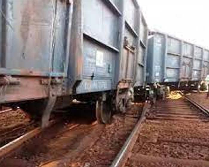 Odisha train accident : मालगाड़ी के 5 डिब्बे पटरी से उतरे, कई ट्रेनें प्रभावित