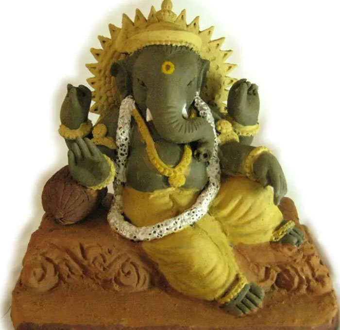 Eco-Friendly Ganesh : गोबर से बनी गणेश की मूर्ति का सीएम हाउस में भी मांग