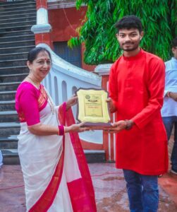 Read more about the article Indira Kala Sangit Vishwavidyalaya Khairagarh में आजादी का अमृत महोत्सव के अंर्तगत भारतीय शास्त्रीय गायन प्रतियोगिता मे तीसरे स्थान पर विशाल