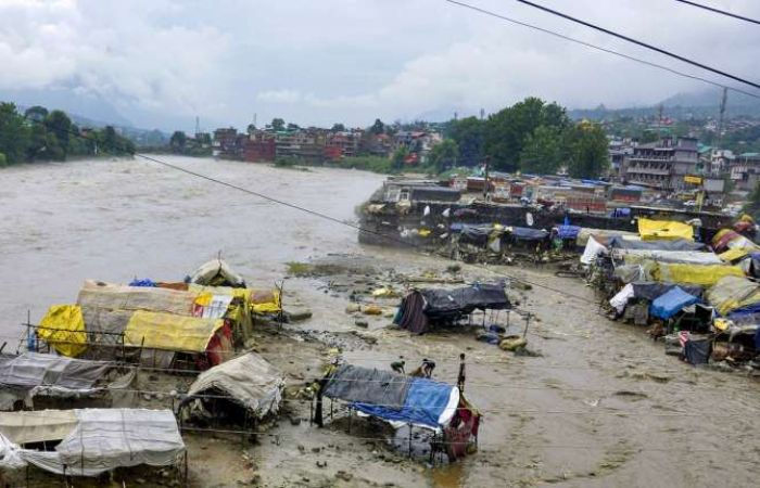 Himachal Pradesh News : में बादल फटने से तीन बच्चों समेत 13 की मौत, कई लापता, स्कूल बंद, कई सौ करोड़ का नुकसान...पढ़िये पूरी खबर