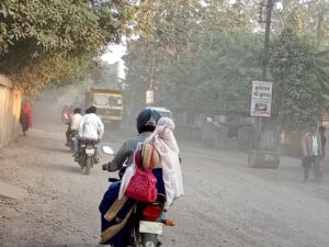 Champa station road became fatal : चांपा स्टेशन रोड हुआ जानलेवा, साल भर पहले बना था लाखों रुपए से चपाती जैसा काम चलाऊ रोड