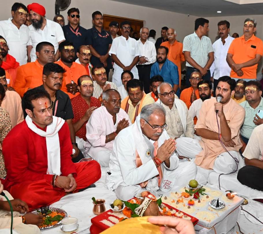 Grand Kanwar Yatra : मुख्यमंत्री भव्य कांवड़ यात्रा में शामिल हुए