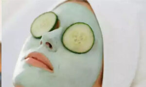 Read more about the article Cucumber paste : चेहरे पर पर खीरे का पेस्ट लगाने से स्किन रहती है हाइड्रेट, इन समस्याओं से मिलता है छुटकारा