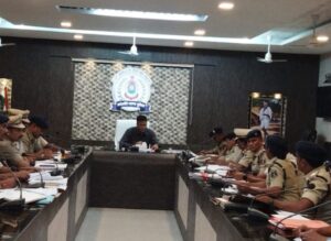 Read more about the article Superintendent of Police Sakthi पुलिस अधीक्षक के द्वारा ली गई अधिकारियों – थाना चौकी प्रभारियों की समीक्षा बैठक