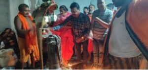 MLA Jagdalpur : संसदीय सचिव रेखचंद जैन ने सावन के अंतिम सोमवार को भगवान झाडेश्वर महादेव की पूजा अर्चना की