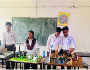 Read more about the article  Science Model at Saraswati Shishu Mandir : सरस्वती शिशु मंदिर में विज्ञान मॉडल रंगोली व चित्रकला प्रतियोगिता का हुआ आयोजन
