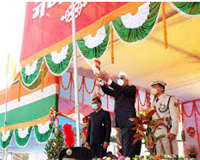 Minister TS Singh Deo hoisted the flag :कैबिनेट मंत्री टी एस सिंह देव ने ध्वजारोहण किया और परेड की शलामी ली