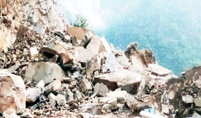 You are currently viewing Big Accident In Nepal : भूस्खलन से 13 लोगों की मौत, 10 लापता, 10 को बचाया गया