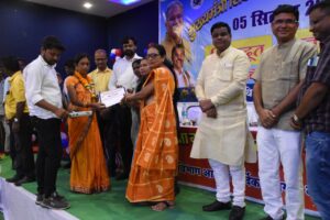 Read more about the article CG Bijapur News : मुख्यमंत्री शिक्षा गौरव अलंकरण पुरूस्कार, शिक्षा के क्षेत्र में उत्कृष्ट कार्य करने वाले शिक्षक हुए सम्मानित
