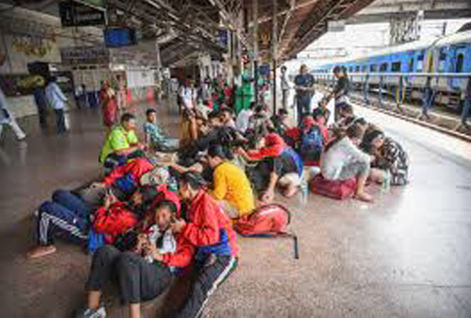 Train Canceled Again : यात्रियों की एकबार फिर बढ़ी मुश्किलें, बड़ी संख्या में फिर रद्द हुई ट्रेन