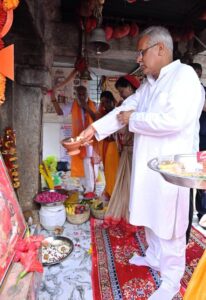 CG Deur Temple : मुख्यमंत्री ने प्राचीन देऊर मंदिर में दर्शन कर की प्रदेशवासियों की सुख समृद्धि की कामना