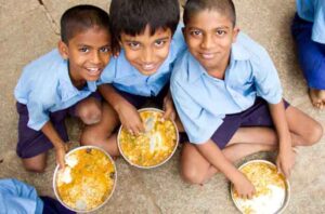 Chhattisagrh Breaking News : बच्चों की अनोखी सोच! टिफिन नहीं लाने वाले छात्रों को खाना देगा 'फूड बैंक'