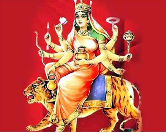Navratri 2022 Day 4 : चौथे दिन की जाती है माता कुष्मांडा की पूजा, जरूर पढ़ें यह कथा, आरती और करे इन मंत्रों का जाप