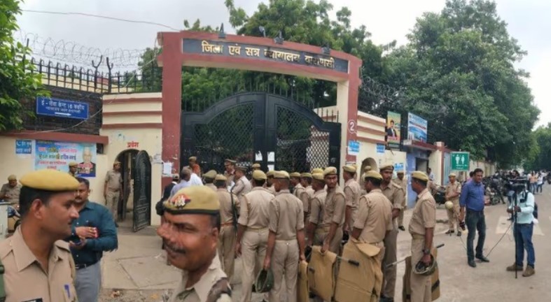 Gyanvapi Masjid Case : कोर्ट के फैसले से पहले वाराणसी में मचा हड़कंप, बढ़ाई गई ज्ञानवापी परिसर की सुरक्षा