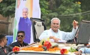 Read more about the article Roadshow of Chief Minister Bhupesh Baghel in Sarangarh-Bilaigarh : कका जिंदाबाद, मुख्यमंत्री जिंदाबाद के नारों से गूंजा सारंगढ़