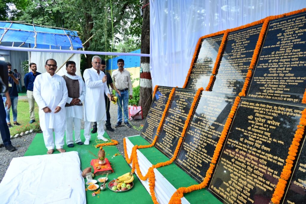 Chhattisgarh News : मुख्यमंत्री भूपेश बघेल ने धरमजयगढ़ में 569 करोड़ रुपये के विभिन्न विकास कार्यों का किया लोकार्पण एवं शिलान्यास