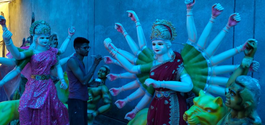 You are currently viewing Navratri festival of faith आस्था का पर्व नवरात्र के लिए मंदिरों में रंग रोगन और सजावट का काम पूर्ण