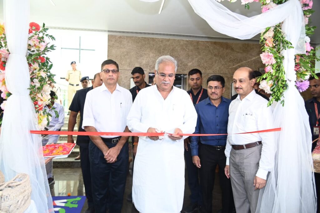Rural Industry Park : मुख्यमंत्री भूपेश बघेल ने रूरल इंडस्ट्री पार्क में बने उत्पादों की प्रदर्शनी का किया शुभारंभ