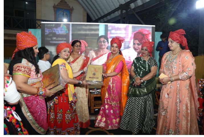 You are currently viewing Radharani Group Bhilai राधारानी ग्रुप भिलाई द्वारा किया गया नवरात्रि के शुभ अवसर पर डांडिया नाइट का आयोजन