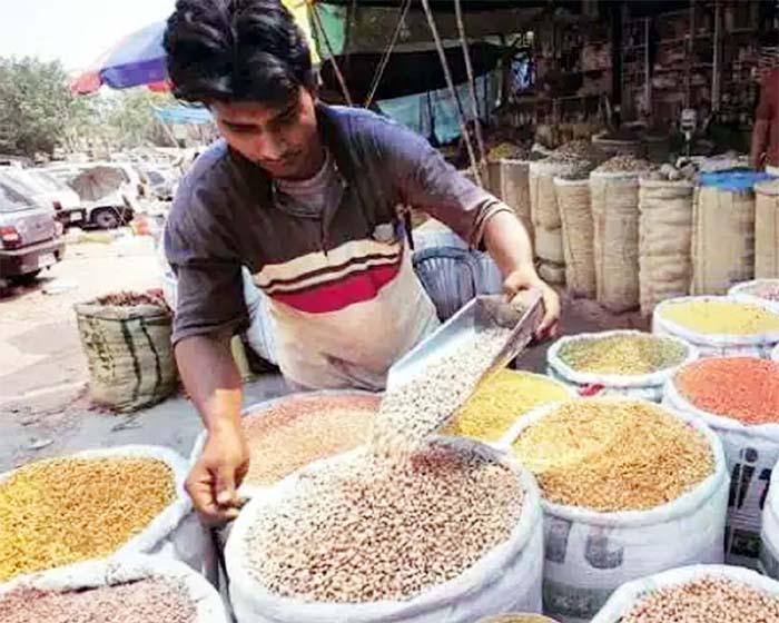 Effect of Inflation : दो दिन में पांच फीसदी महंगा हुआ गेहूं, चावल और दाल, त्योहारी सीजन में तेल और आटे के दाम भी बढ़े