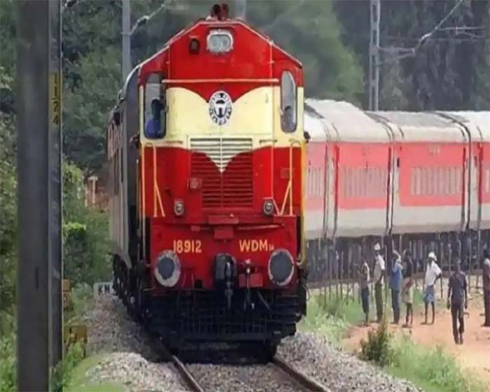 Chhath Puja 2022 : छठ पर टिकट की किचकिच! नो टेंशन ; रेलवे ने चलाई 124 पूजा स्पेशल ट्रेनें, पढ़ें पूरी लिस्ट