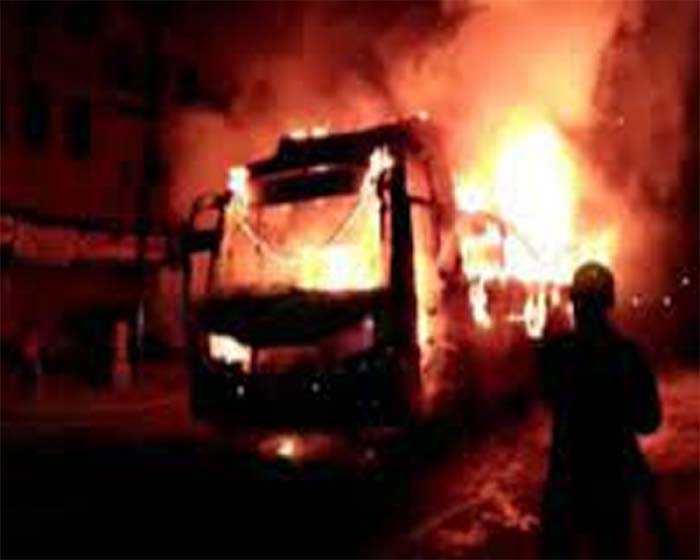 Accident in Karachi Pakistan : पाकिस्तान में दर्दनाक हादसा, बस में अचानक लगी आग; 17 यात्रियों की मौत
