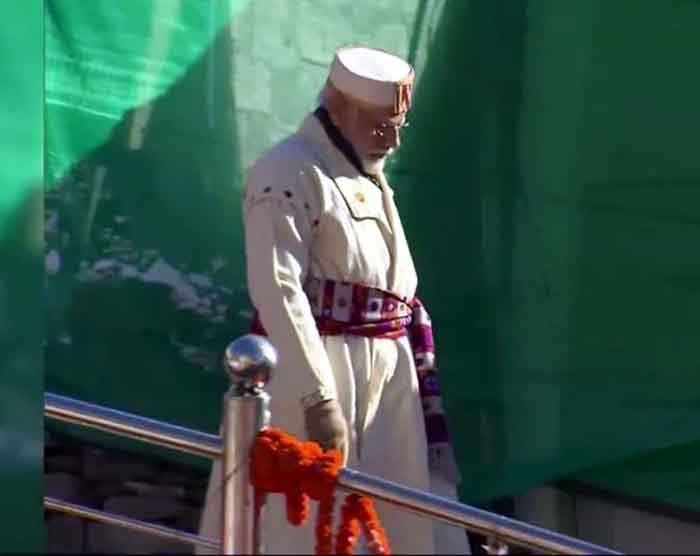 PM Narendra Modi In Kedarnath : सफेद पोशाक, लाल पहाड़ी टोपी और कमर पर साफा, इस बार फिर छाए पीएम मोदी, तस्वीरें हैं खास...जरूर देखिये