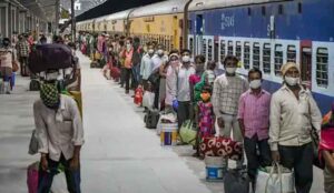 Indian Railways : ट्रेन से यात्रा करने वाले हो जाएं सावधान, वरना हो जाएगी 3 साल की जेल....पढ़िये पूरी खबर