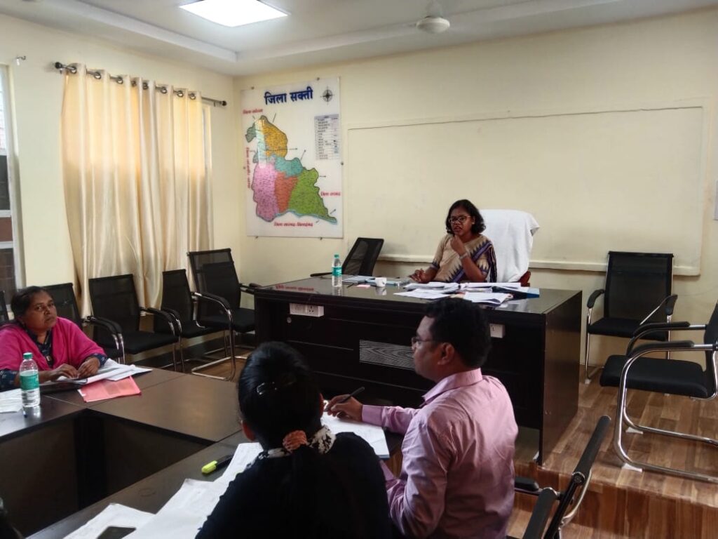 Collector Nupur Rashi Panna : जिला कलेक्टर नूपुर राशि पन्ना ने कलेक्टोरेट सभाकक्ष में स्वास्थ्य विभाग की बैठक ली