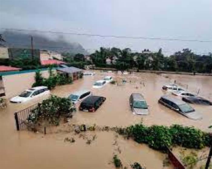 Heavy Rain In UP : यूपी में बाढ़ से 34 लोगों की मौत, 45 जिलों में भारी बारिश का अलर्ट, कई जगह स्कूल बंद