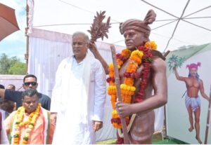 Read more about the article Jagdalpur News मुख्यमंत्री ने किया झाड़ा सिरहा की प्रतिमा का अनावरण, देखिये Video