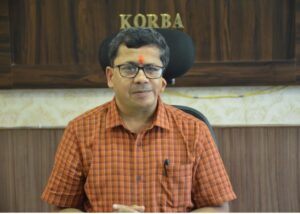 Read more about the article Collector Korba कलेक्टर संजीव झा की पहल से 11 मृतकों के परिजनों को मिले 4-4 लाख रूपये की सहायता