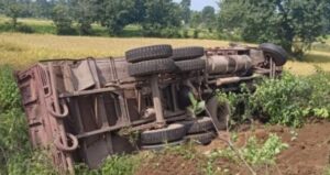 Read more about the article National Highway नेशनल हाइवे 30 रतेसरा मोड़ पर ट्रक की ठोकर से ग्रामीण की मौत